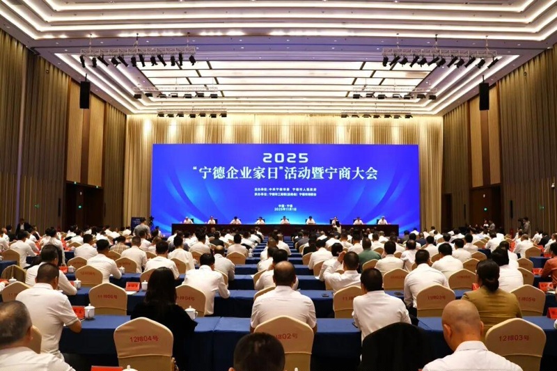 Sun Haiqing، بنیانگذار Jiangsu Jutian Weighting Equipment Co., Ltd.، برای شرکت در رویداد 